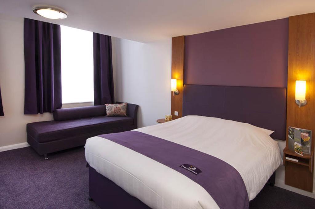 Premier Inn Exeter Central St. Davids Exteriör bild