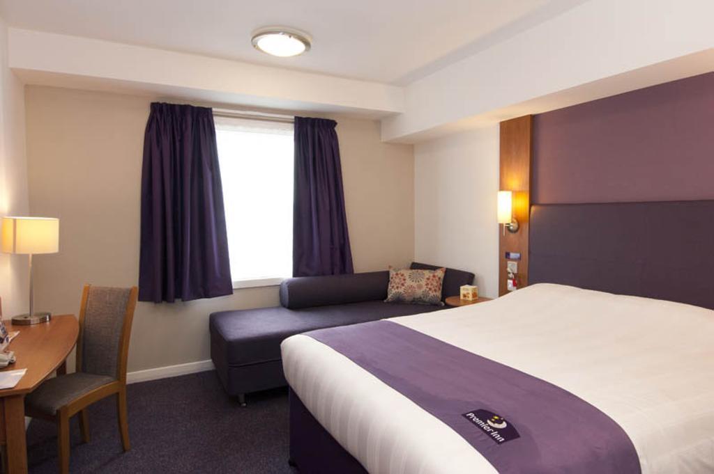 Premier Inn Exeter Central St. Davids Exteriör bild