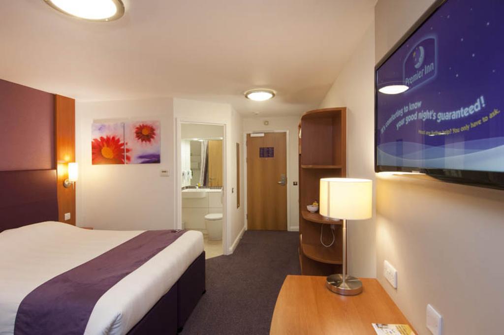 Premier Inn Exeter Central St. Davids Exteriör bild
